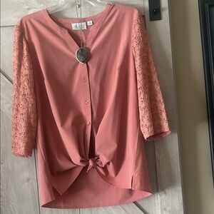 Laced arms,   Open or closed shoes
am cute leggings